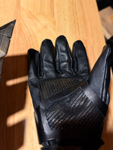 Load image into Gallery viewer, BvS BF Replica Gauntlets